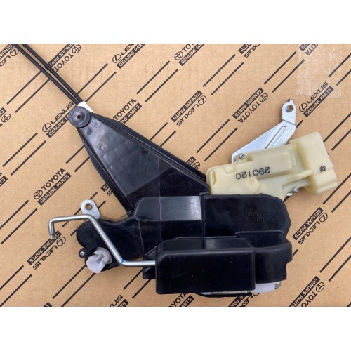 Toyota Corolla Altis ZZE121 Front Door / Right Inner Lock